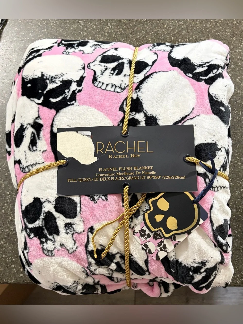 NEW Queen Size Soft Pink Skull Halloween Fleece Plush Blanket Cozy Bedding